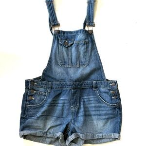 lei vintage overall shorts 90’s. Copper buttons yellow gold stitching.